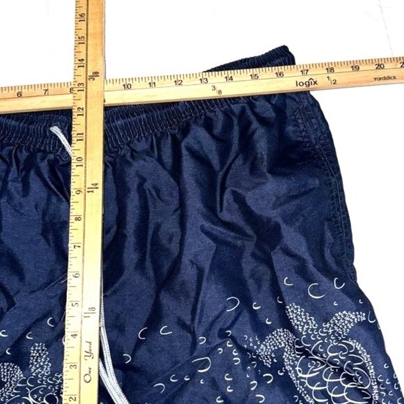 Kirkland Signature Mens X-Large Swim Shorts Polyester Blue Wave Pattern - Picture 6 of 7